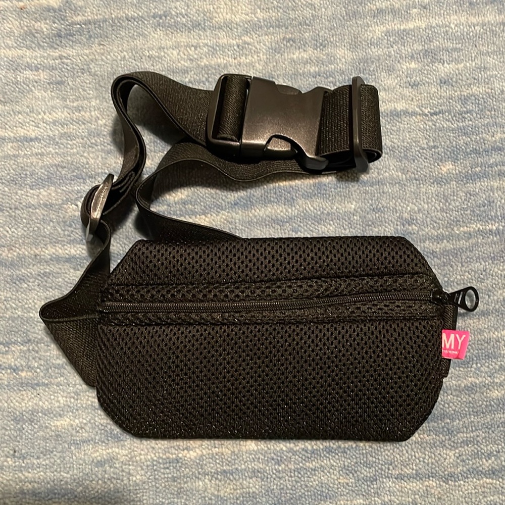 ☀️3 for $10 - Adjustable waistband Travel Bag-NWOT